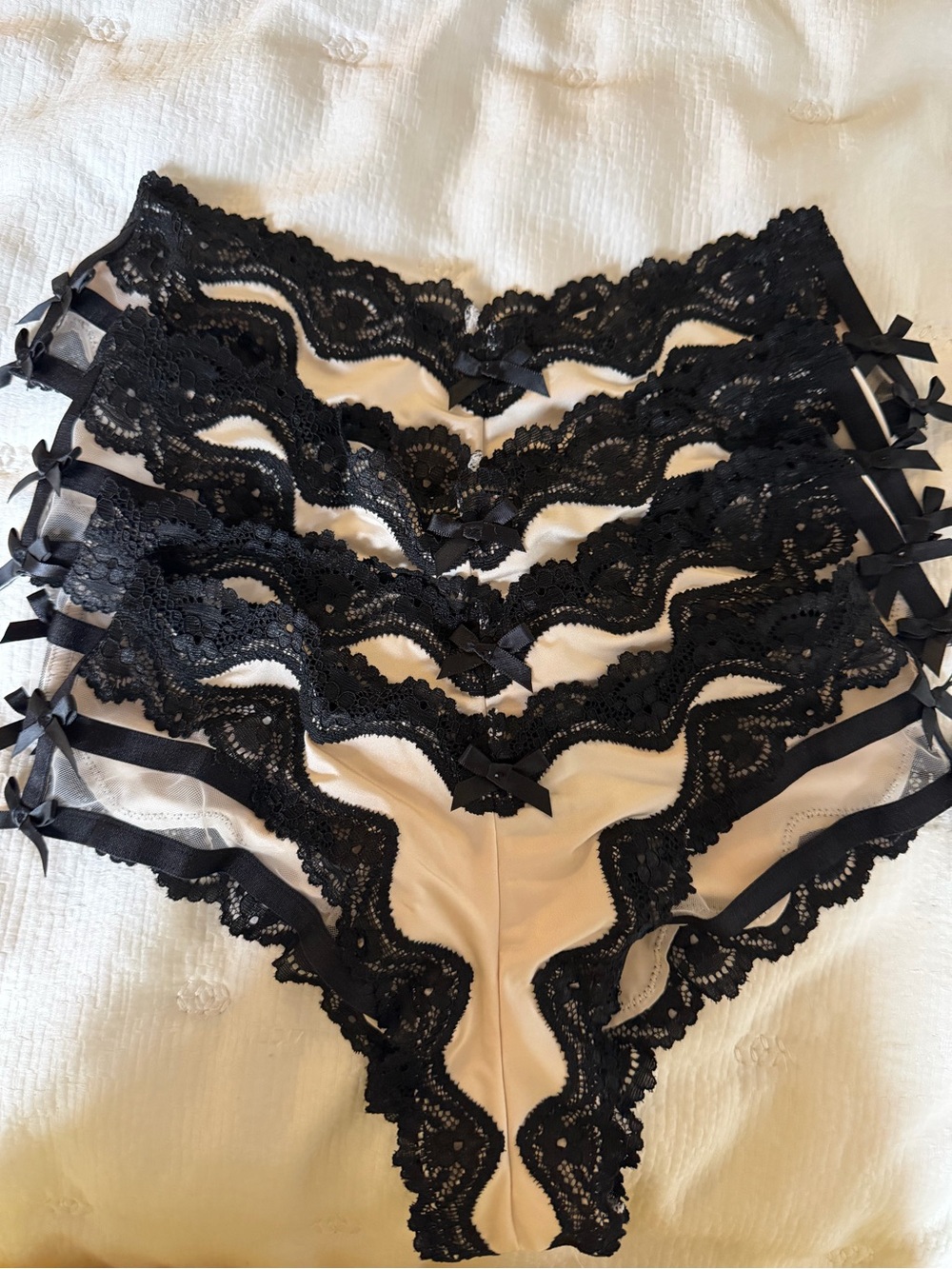 Victoria's Secret XS Cheeky Panties Cream Black NWT